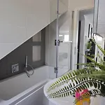 1,5 In Ruhiger Lage Stadtnah Neu In *