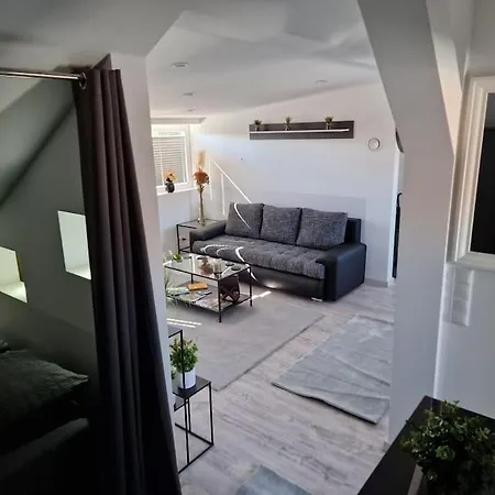1,5 In Ruhiger Lage Stadtnah Neu In Apartment