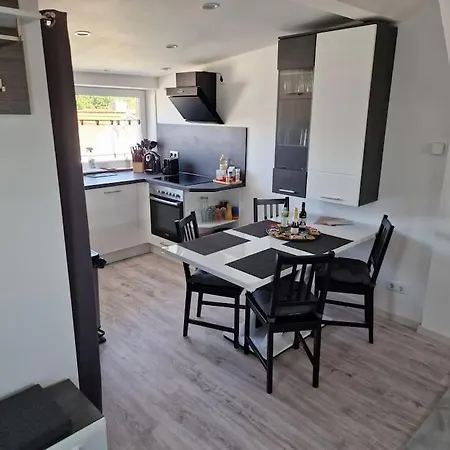 1,5 In Ruhiger Lage Stadtnah Neu In Apartment Brunnthal