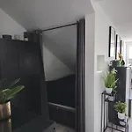 1,5 In Ruhiger Lage Stadtnah Neu In شقة برونتال