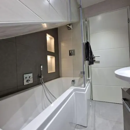 1,5 In Ruhiger Lage Stadtnah Neu In Apartment