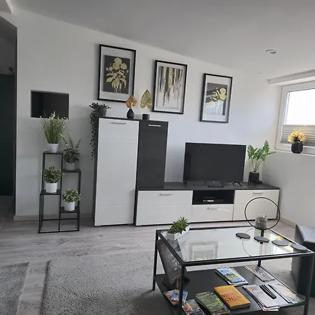 1,5 In Ruhiger Lage Stadtnah Neu In