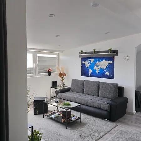 1,5 In Ruhiger Lage Stadtnah Neu In *